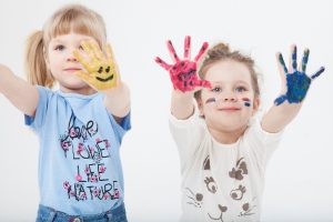 手形で作るうちわ